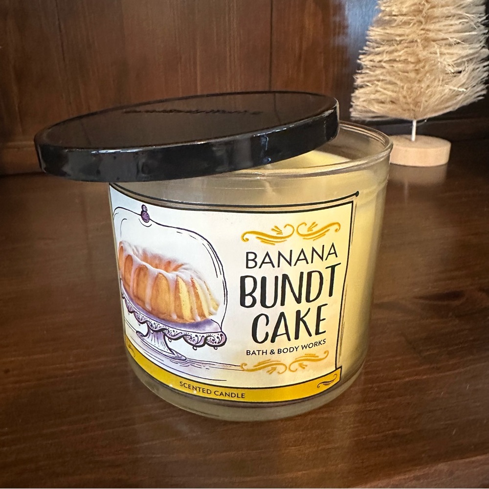 Bath and Body Works Banana Bundt Cake 3-Wick Candle